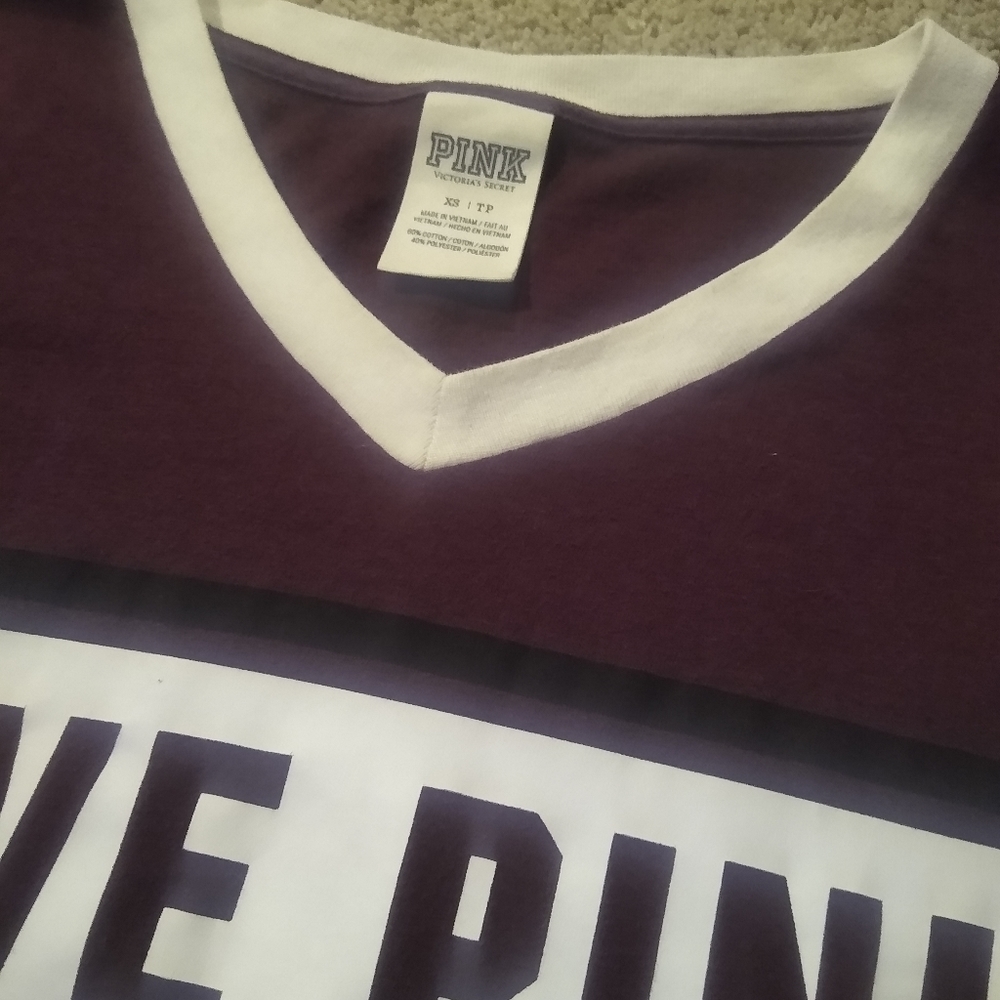 ⭕SOLD⭕XS VS PINK V neck T-shirt - Picture 2 of 2